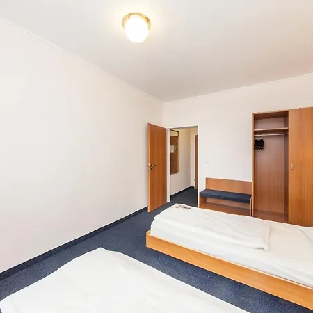 Hotel Antares Düsseldorf-3